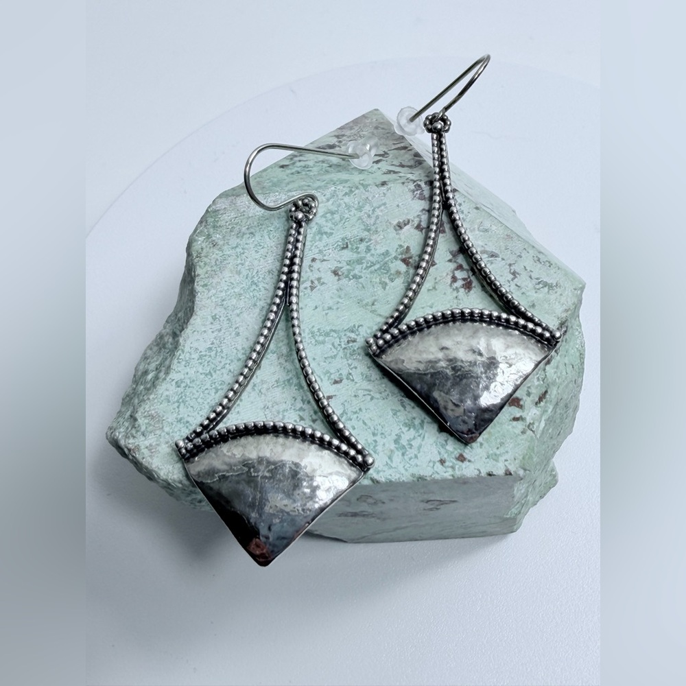 Silpada Rare HTF Oxidized Hammered Sterling Silver Caviar Drop Point Earrings